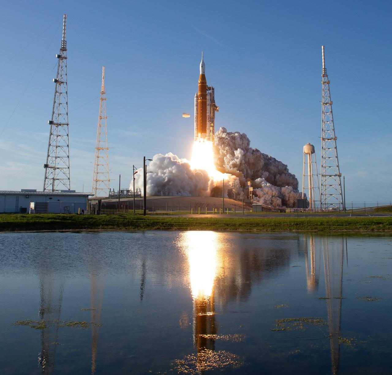 NASA SLS Artemis launch